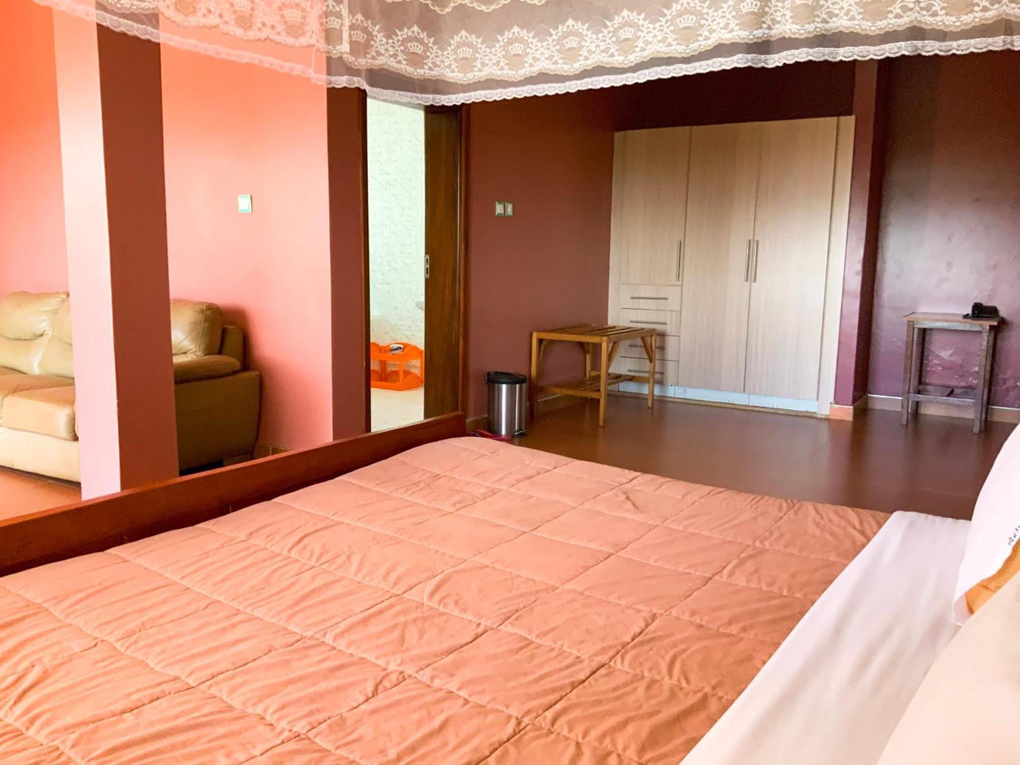 Hendo Hotel Энтеббе Экстерьер фото