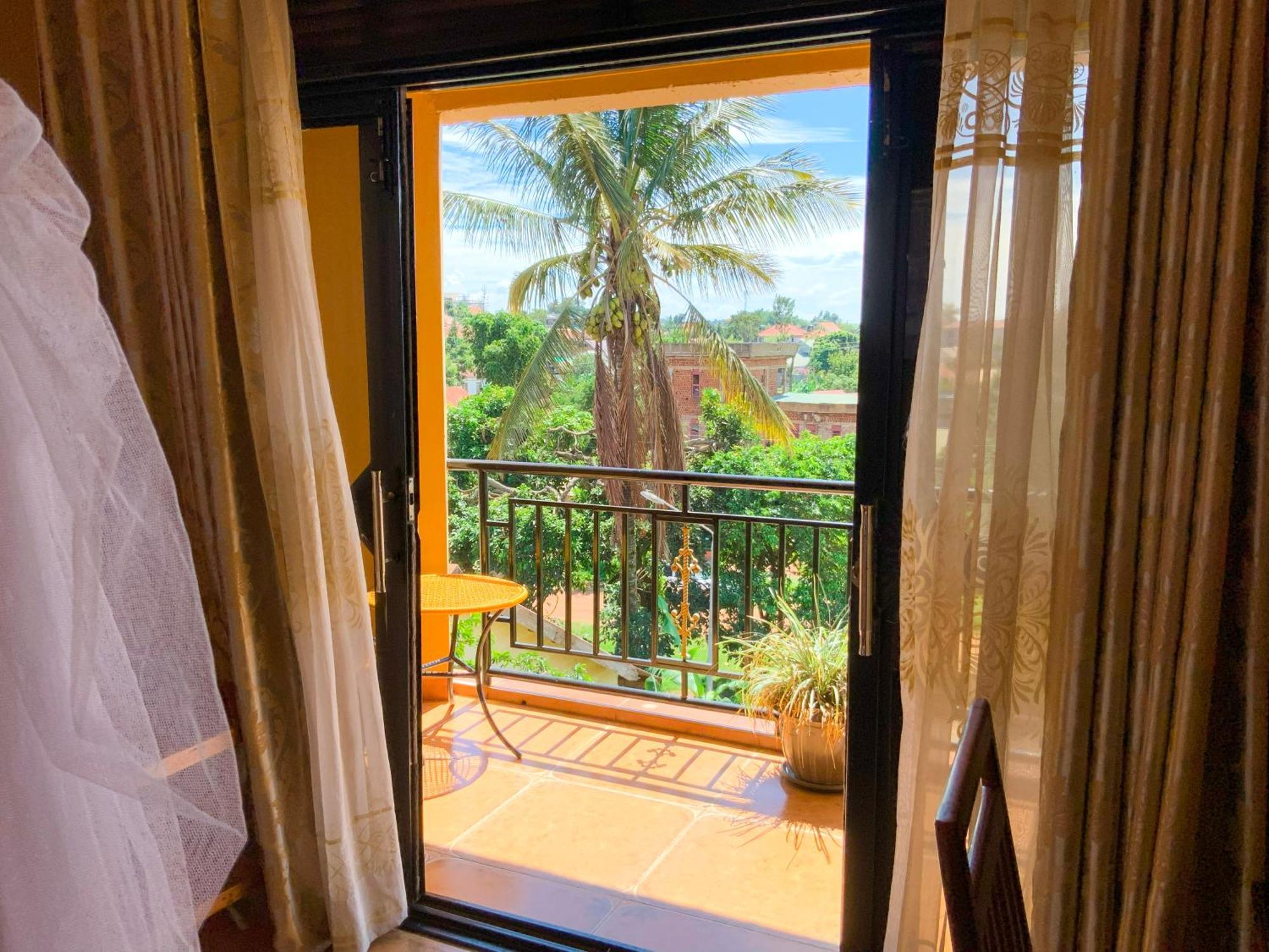 Hendo Hotel Энтеббе Экстерьер фото