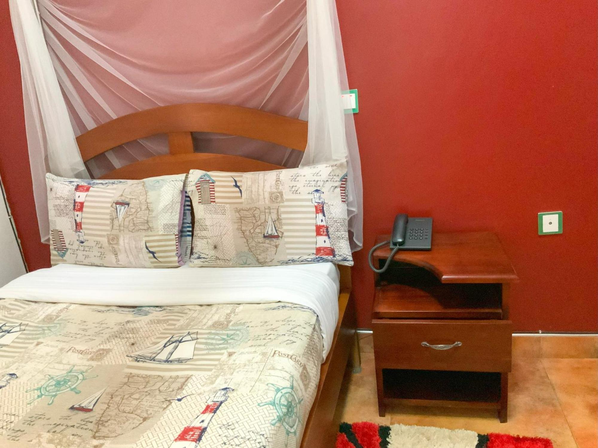 Hendo Hotel Энтеббе Экстерьер фото